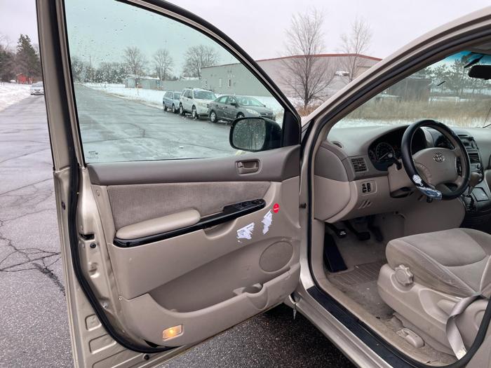 2004 toyota sienna le,ce with 177599 miles for sale near elk-river, minnesota 0af7a884be7548eabd3b012291d83dd2.jpg