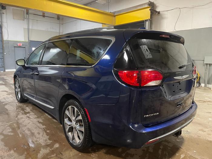 2017 chrysler pacifica limited with 117154 miles for sale near elk-river, minnesota 0b0ec91eff2848bbbb2721433f5d9abe.jpg