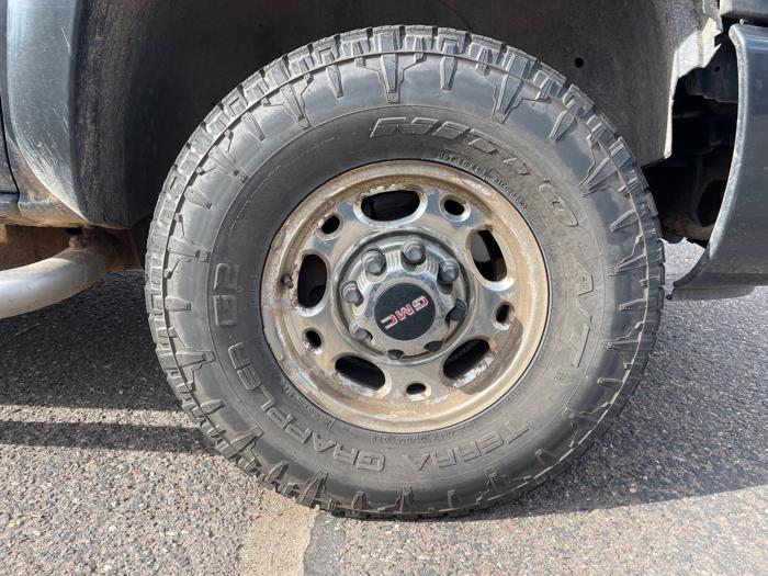 2005 gmc sierra-2500hd crew-cab-long-bed-4wd with 175416 miles for sale near north-branch, minnesota 0b4e3c943b574bbaa754317327fc5881.jpeg