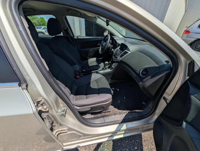2015 chevrolet cruze 1lt-auto with 198062 miles for sale near elk-river, minnesota 0ba7b8f767294339865f029b2463039a.jpg