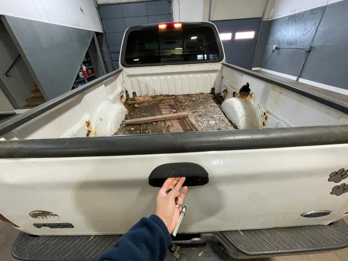 2002 ford f-150 xl-supercab-short-bed-4wd with 253075 miles for sale near elk-river, minnesota 0c71d5452b1e4732a7ff6539a6fe1e8a.jpeg