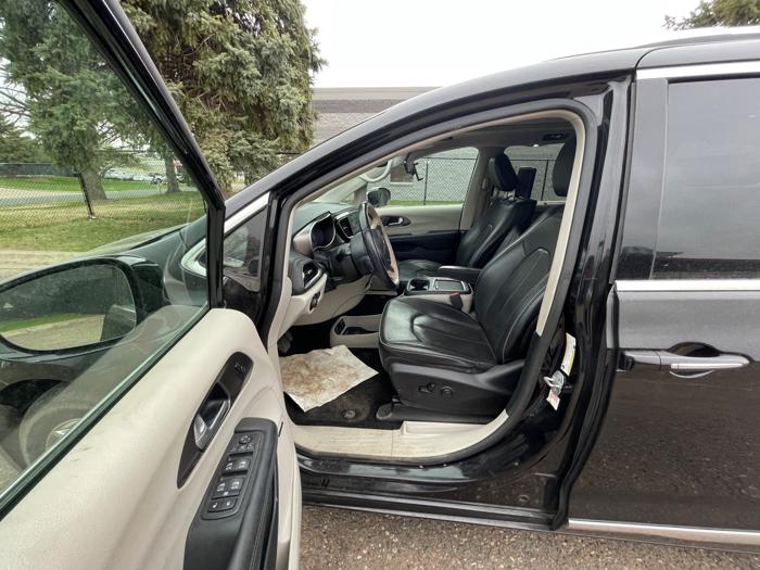 2018 chrysler pacifica limited with 145653 miles for sale near blaine, minnesota 0c78eba1dc274ee9b3edd1df9070da1a.jpeg