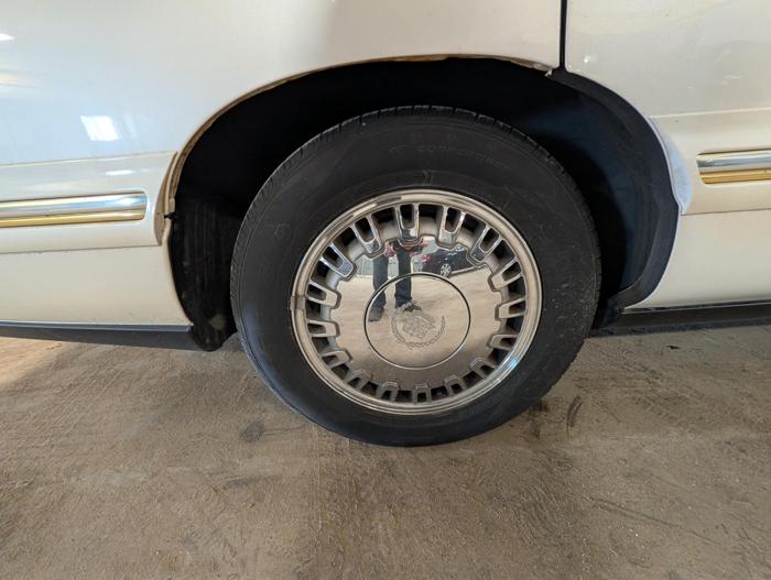 1999 cadillac deville delegance with 107372 miles for sale near elk-river, minnesota 0cc71cf0d43343ea8052af462fb735d0.jpg