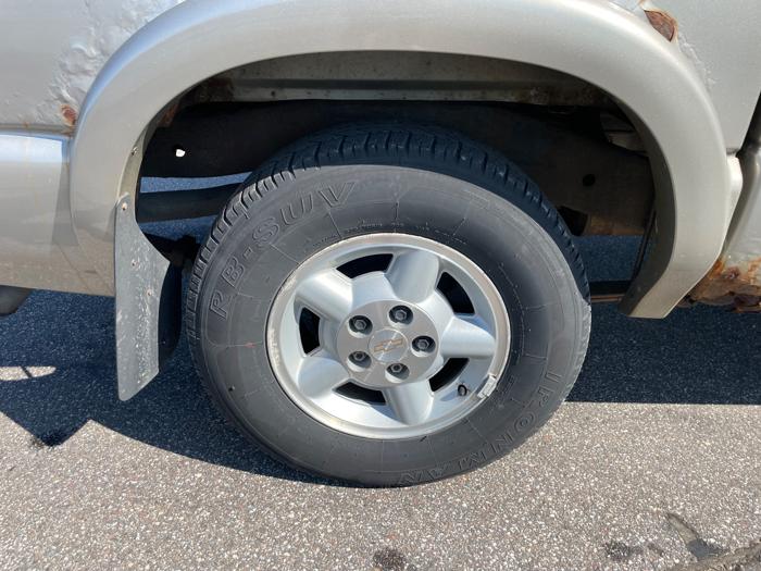 2004 chevrolet s-10 crew-cab-4wd-ls with 188749 miles for sale near elk-river, minnesota 0ce518297da34f27891cdc92fb96be0d.jpeg