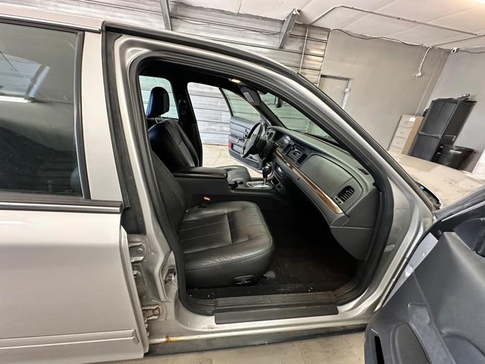 2006 ford crown-victoria lx with 165269 miles for sale near elk-river, minnesota 0d130f7bf6674c4e90faedd624f40569.jpeg