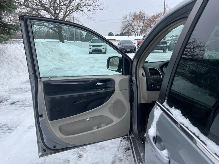 2013 chrysler town-&-country touring with 131164 miles for sale near fridley, minnesota 0d42888d658544db8f40bdfd4da47903.jpeg