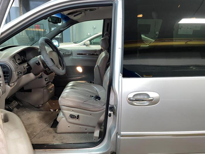 2000 chrysler town-&-country limited with 89273 miles for sale near elk-river, minnesota 0dc30daab4cd4df3957bbb2e30910699.jpg