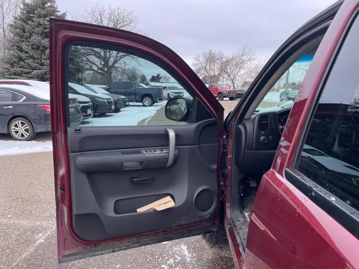 2008 chevrolet silverado-1500 ls-crew-cab-4wd with 200273 miles for sale near fridley, minnesota 0dd1a555cf61462f99c69857f7157831.jpeg