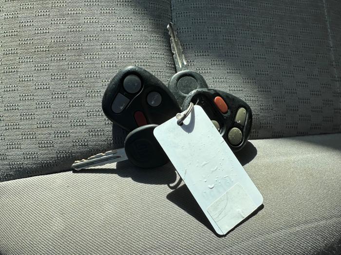 2005 saturn ion sedan-2 with 86612 miles for sale near elk-river, minnesota 0ecaed391e77434ab04be8bca46f57f5.jpeg