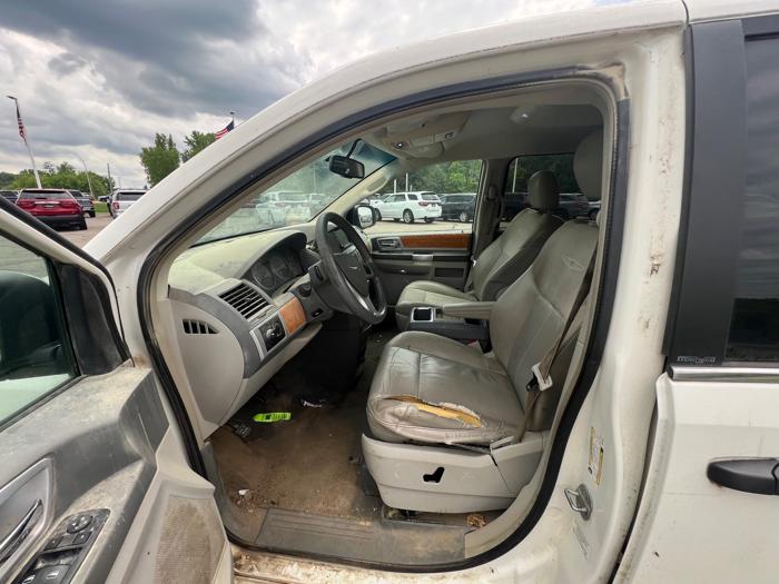 2008 chrysler town-&-country limited with 223234 miles for sale near savage, minnesota 0eefb0b5f3414024862af124ad6ee05f.jpeg