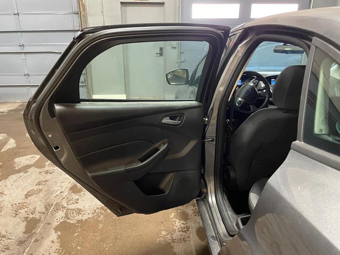 2014 ford focus se-sedan with 99529 miles for sale near elk-river, minnesota 0ef9d311f95e4a8aafdf8240b4331598.jpg