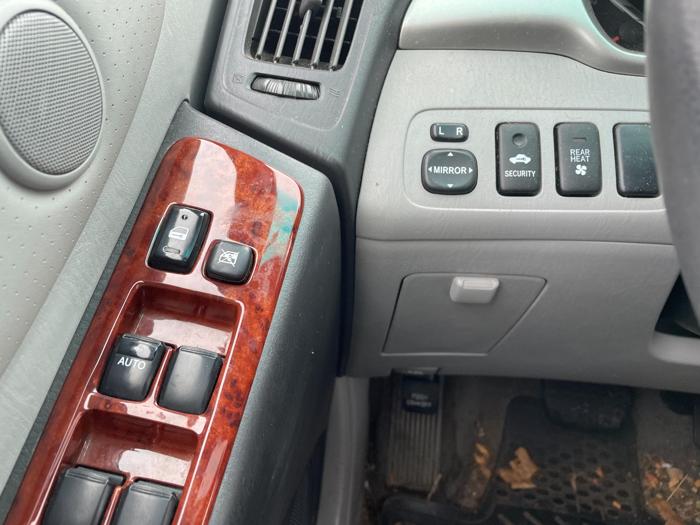 2004 toyota highlander base for sale near elk-river, minnesota 0fb727893cb54bab8444e3d77593f8bc.jpg