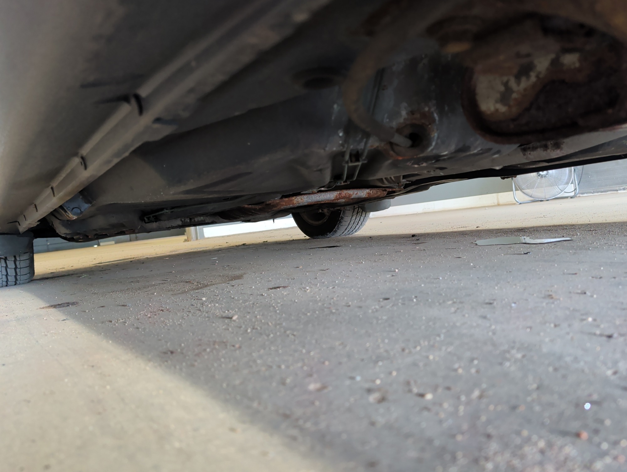 1999 volvo s70 base with 207747 miles for sale near elk-river, minnesota 105435_18_undercar_rear_drv.jpg