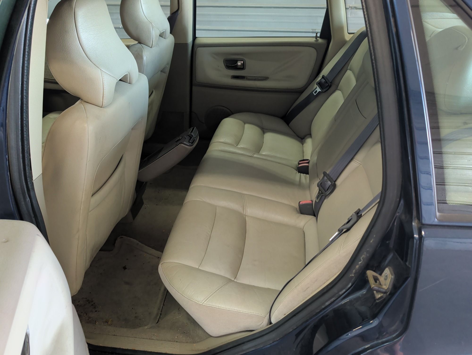 1999 volvo s70 base with 207747 miles for sale near elk-river, minnesota 105435_24_drv_rear_seat.jpg