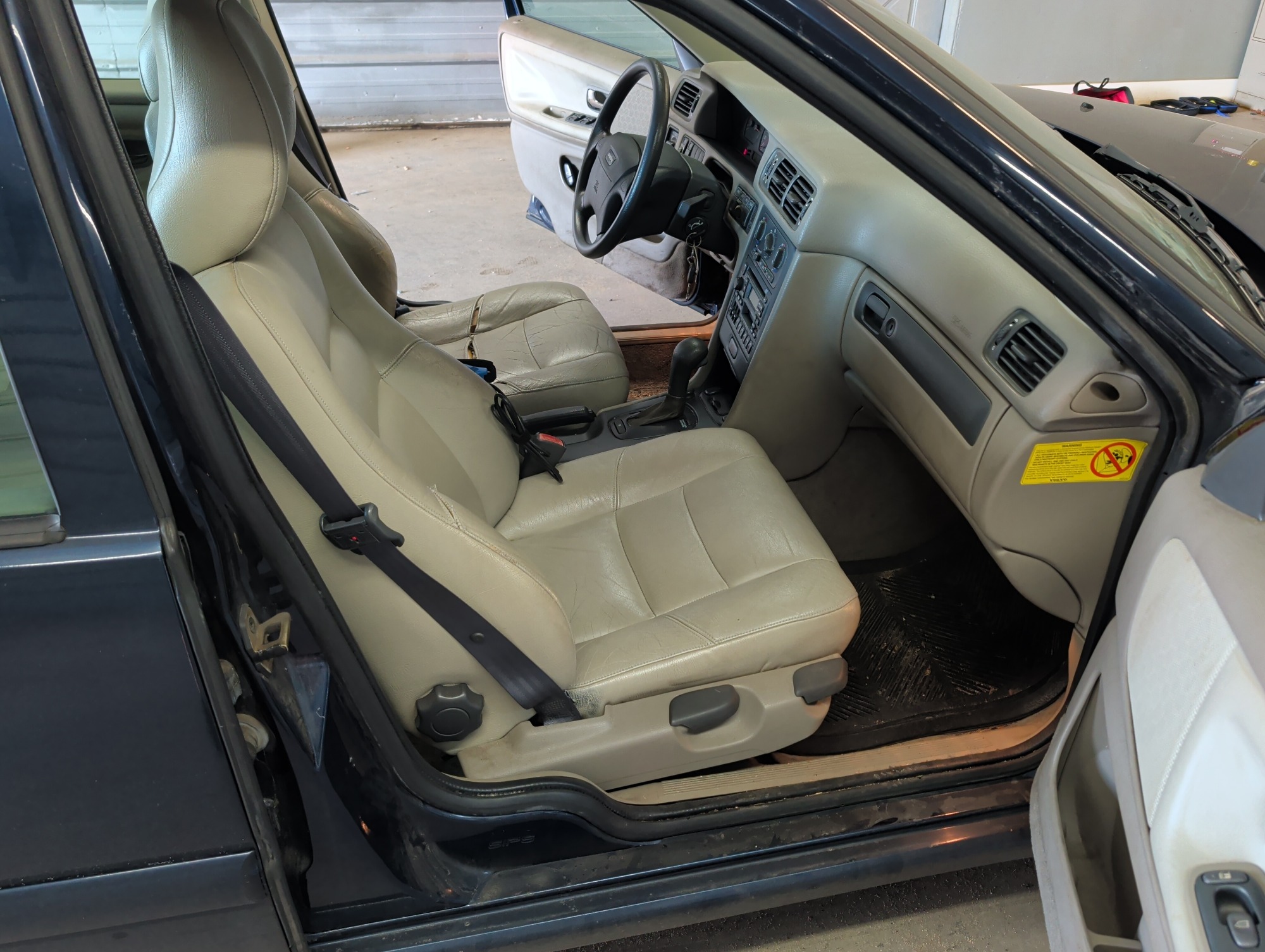 1999 volvo s70 base with 207747 miles for sale near elk-river, minnesota 105435_31_passenger_seat.jpg