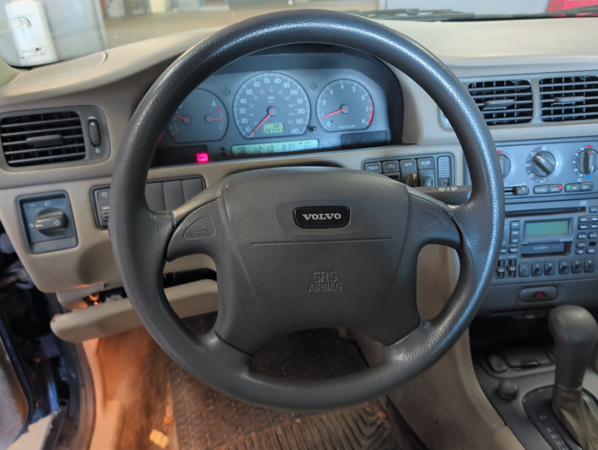 1999 volvo s70 base with 207747 miles for sale near elk-river, minnesota 105435_36_steering_wheel.jpg