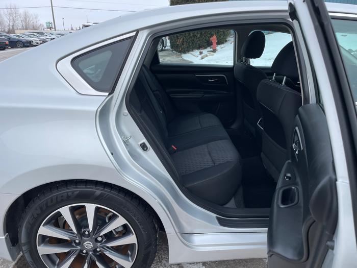 2017 nissan altima 2.5-s with 153306 miles 105e137450954d1091c2c3b56fb17f3b.jpeg