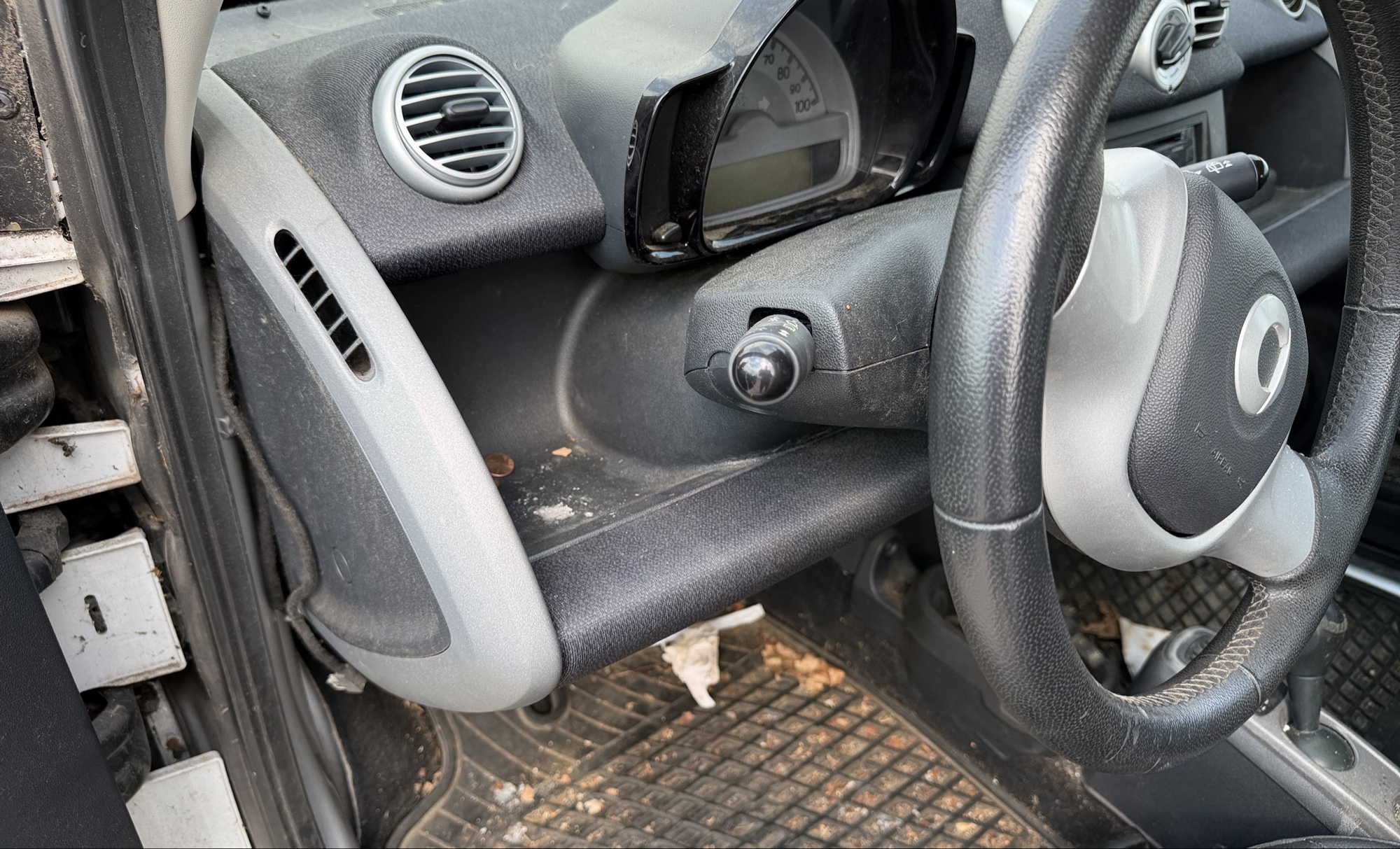 2013 smart fortwo passion for sale near elk-river, minnesota 106032_37_left_of_steering_wheel.jpg