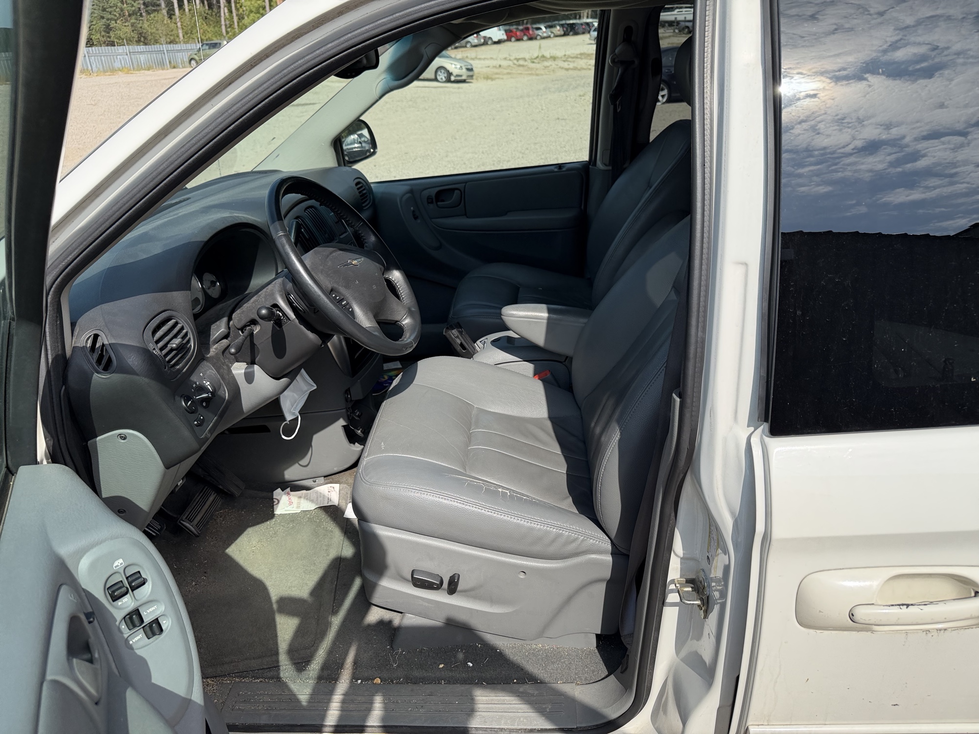 2005 chrysler town-and-country touring with 150988 miles for sale near elk-river, minnesota 106132_22_driver_seat.jpg