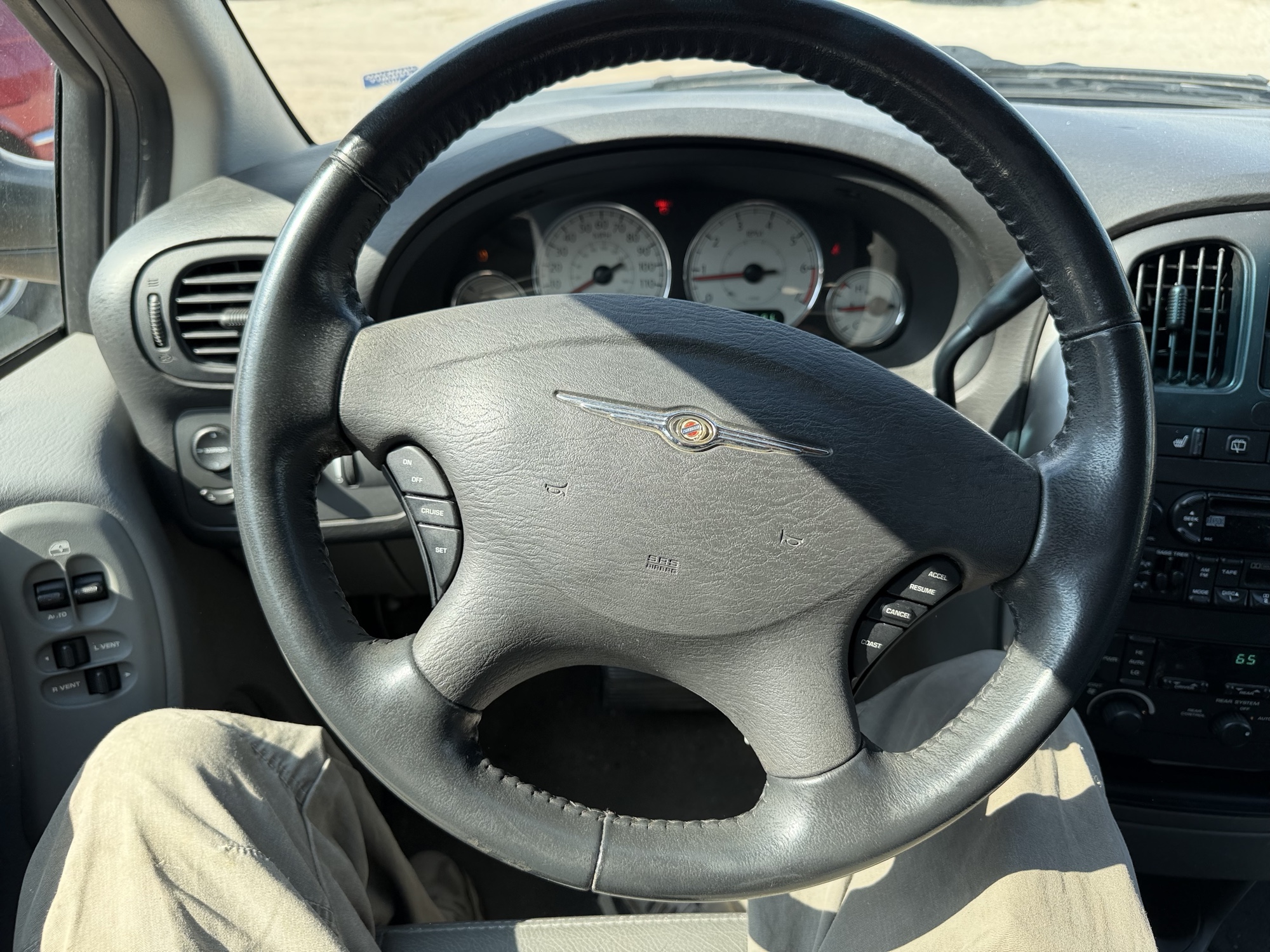 2005 chrysler town-and-country touring with 150988 miles for sale near elk-river, minnesota 106132_36_steering_wheel.jpg