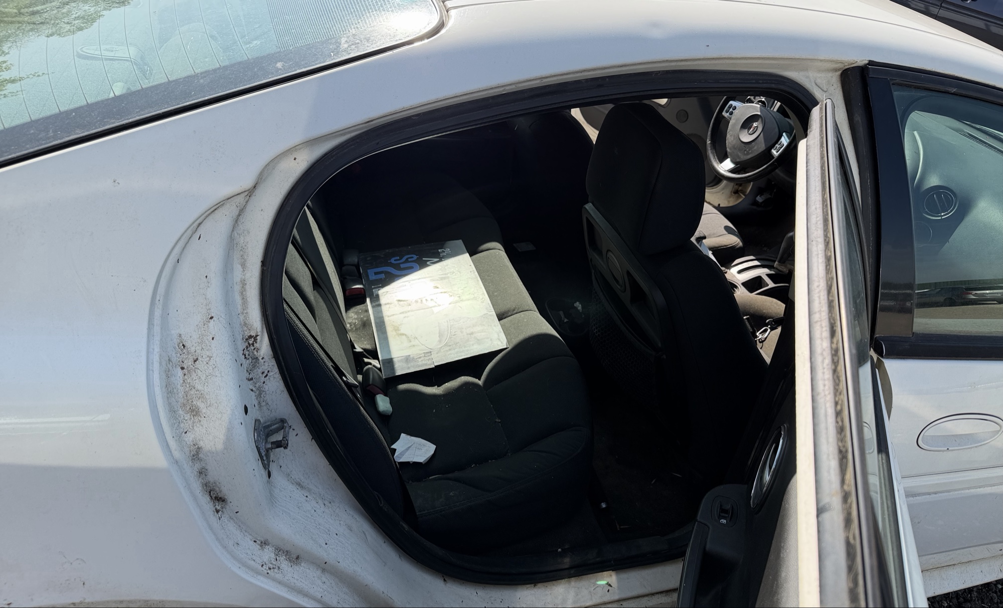 2006 pontiac grand-prix base with 237218 miles for sale near elk-river, minnesota 106150_28_pass_rear_seat.jpg