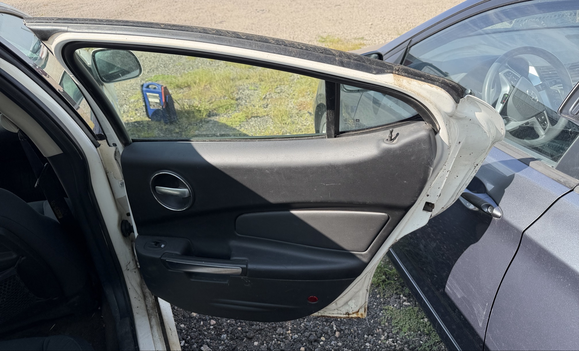 2006 pontiac grand-prix base with 237218 miles for sale near elk-river, minnesota 106150_30_pass_rear_door_panel.jpg