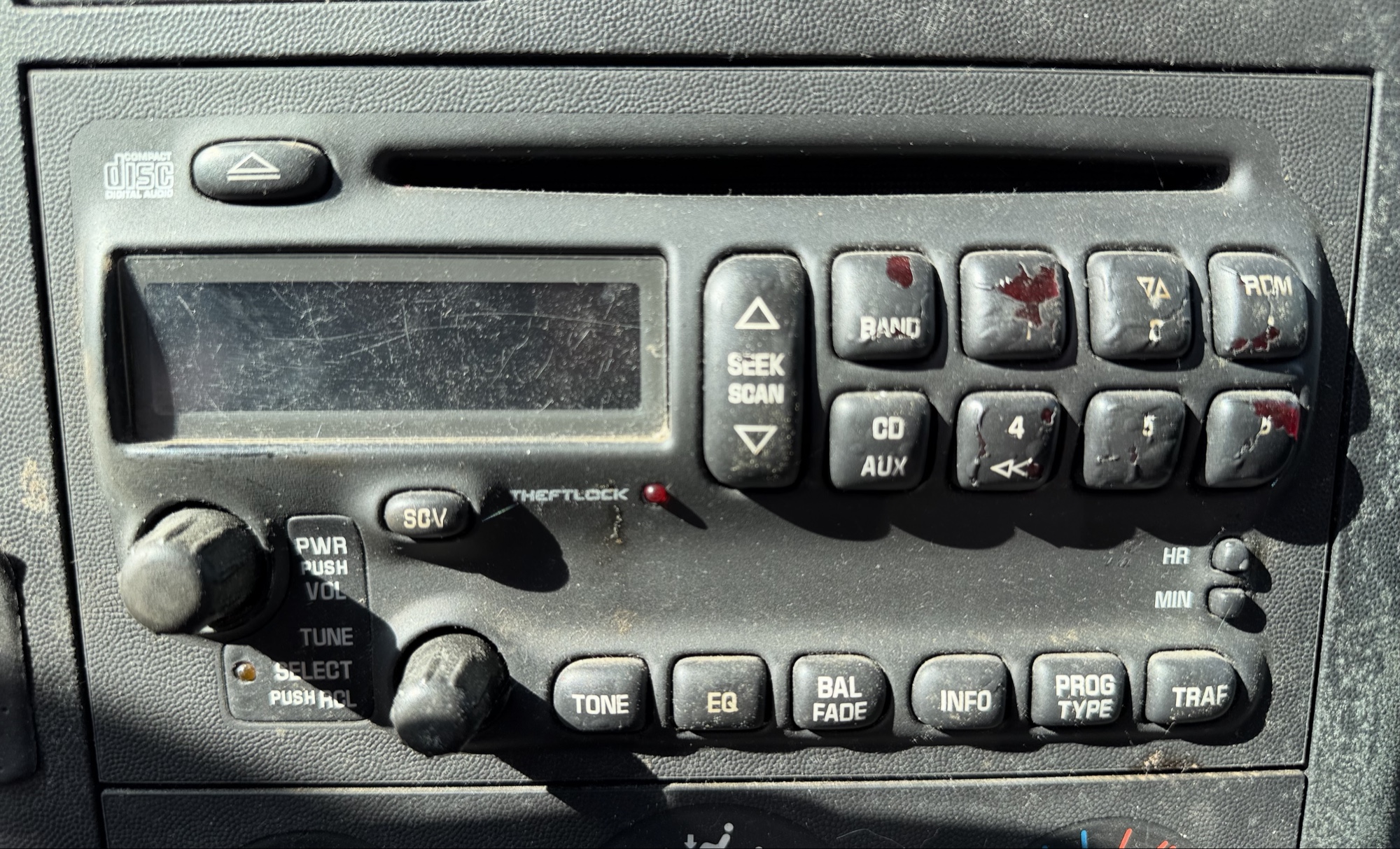 2006 pontiac grand-prix base with 237218 miles for sale near elk-river, minnesota 106150_39_radio_closeup.jpg