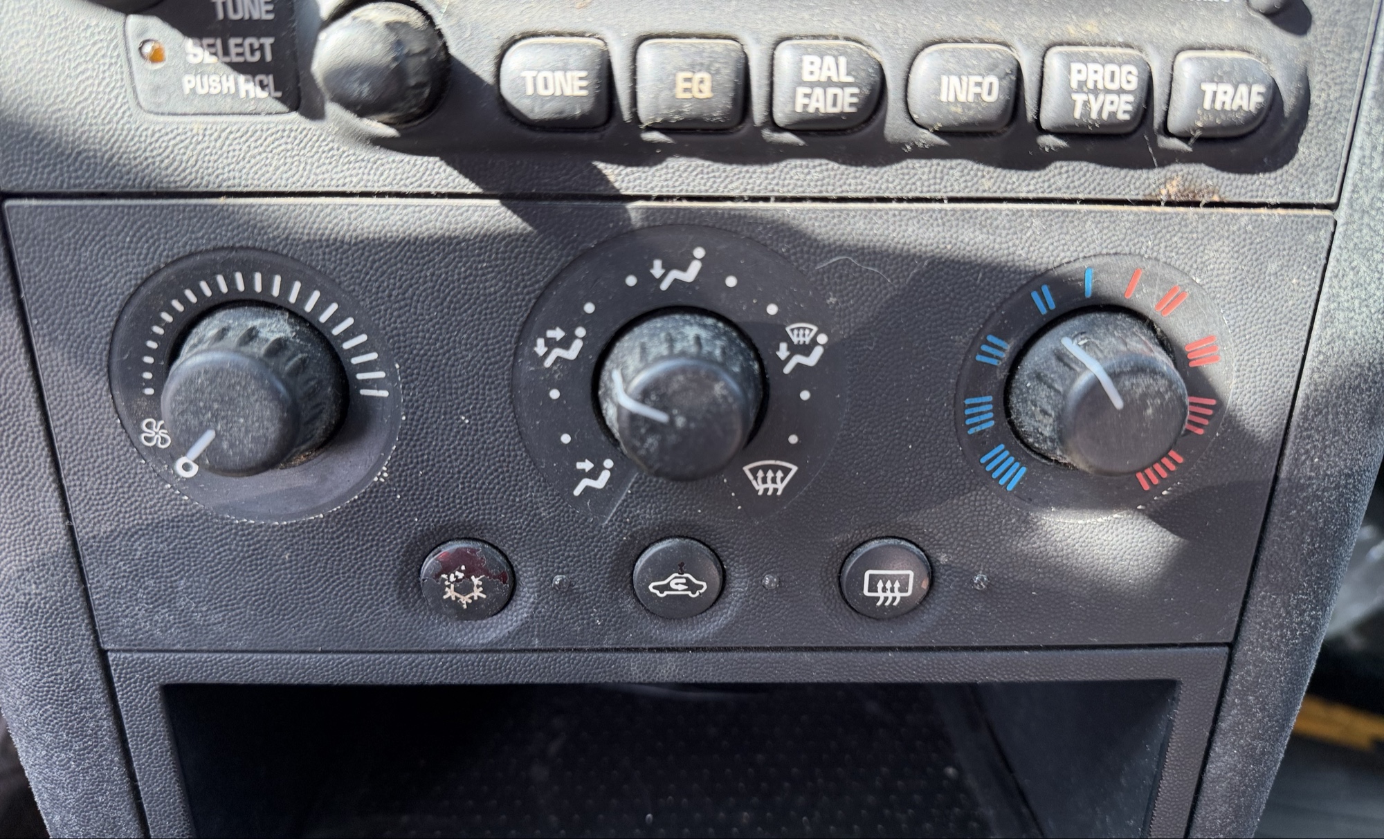 2006 pontiac grand-prix base with 237218 miles for sale near elk-river, minnesota 106150_40_climate_control.jpg