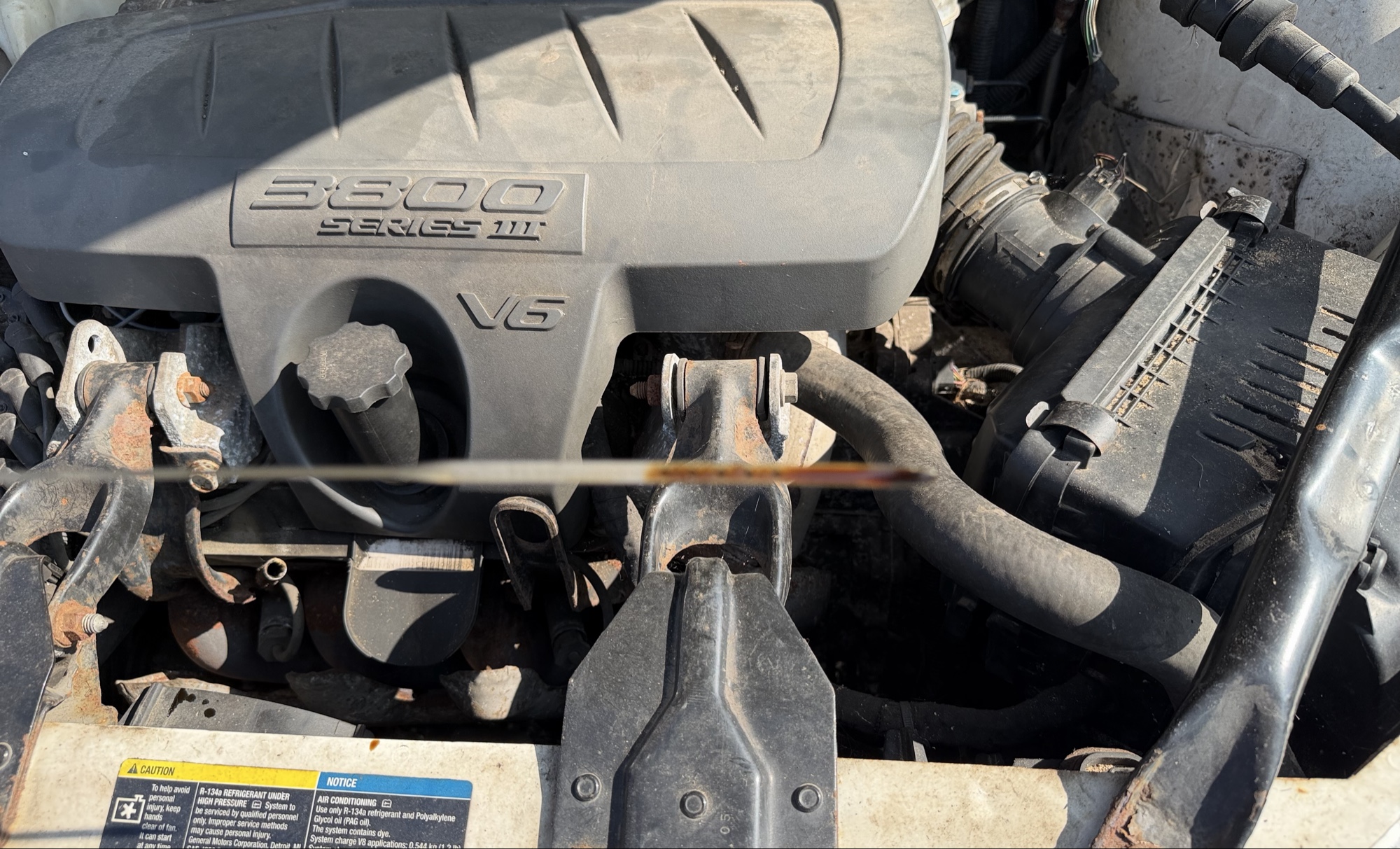 2006 pontiac grand-prix base with 237218 miles for sale near elk-river, minnesota 106150_50_oil_dipstick.jpg