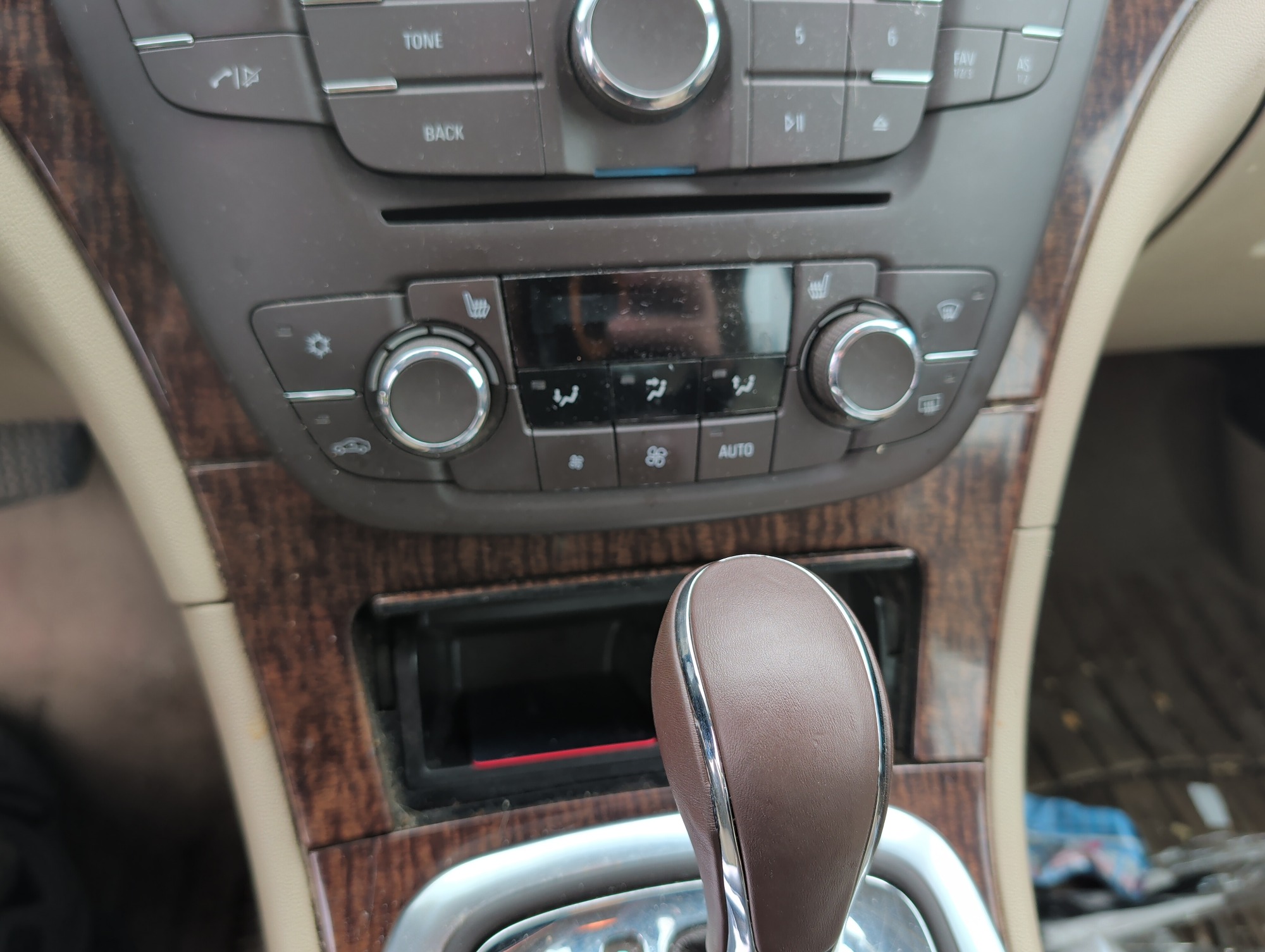 2012 buick regal premium-1 with 301345 miles for sale near elk-river, minnesota 106168_40_climate_control.jpg