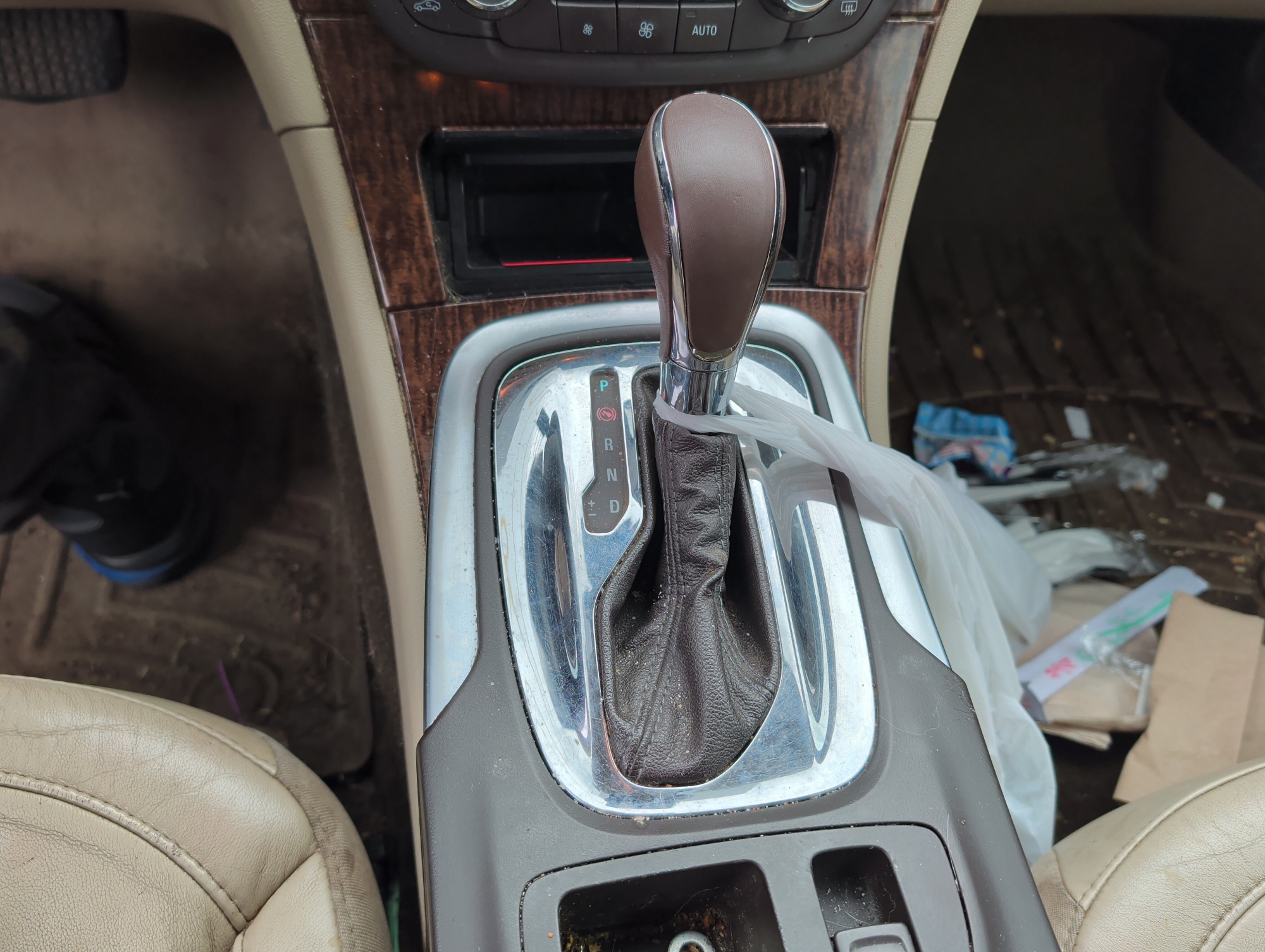 2012 buick regal premium-1 with 301345 miles for sale near elk-river, minnesota 106168_41_shifter.jpg