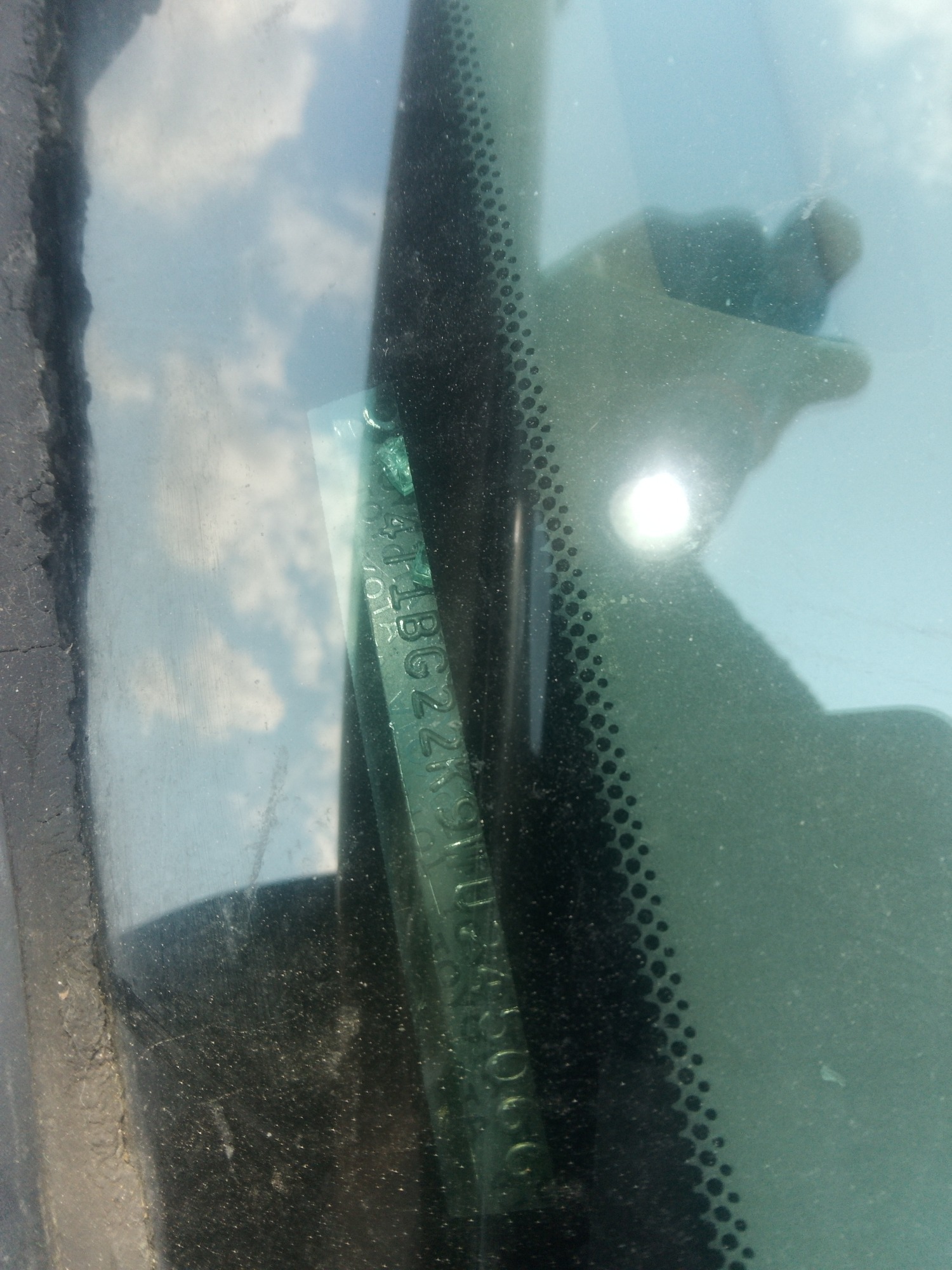 1998 toyota camry ce with 167444 miles for sale near elk-river, minnesota 106270_48_windshield_vin_plate.jpg