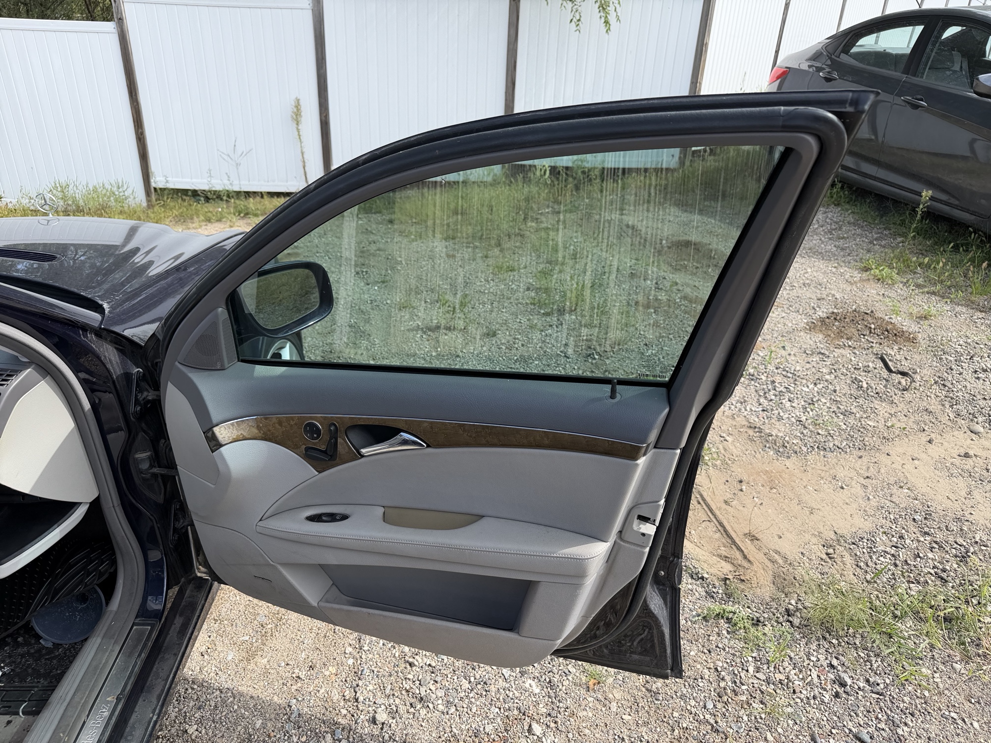 2008 mercedes-benz e-class e350-luxury for sale near elk-river, minnesota 106283_32_passenger_door_panel.jpg