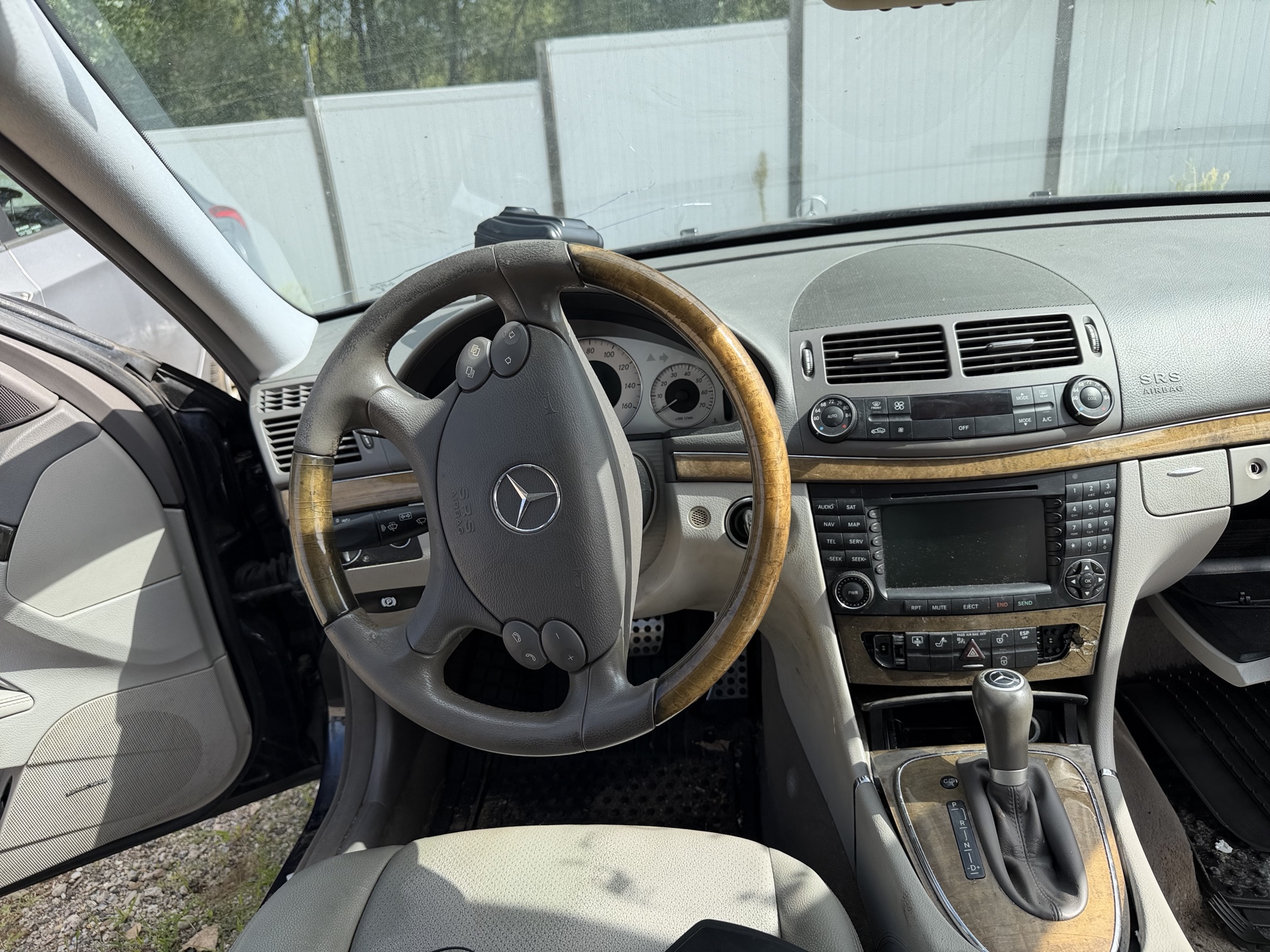 2008 mercedes-benz e-class e350-luxury for sale near elk-river, minnesota 106283_33_dash_from_driver.jpg