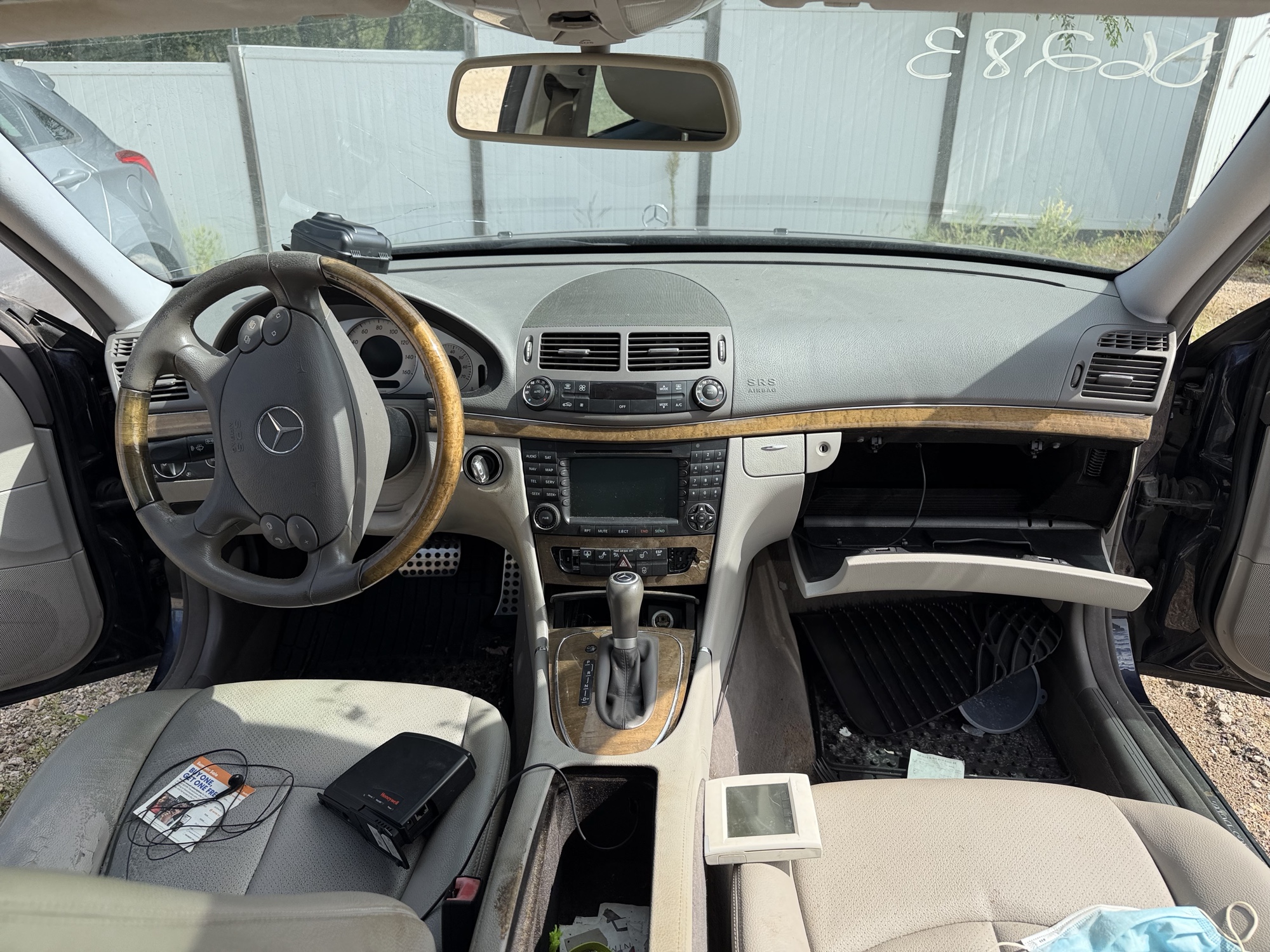 2008 mercedes-benz e-class e350-luxury for sale near elk-river, minnesota 106283_34_whole_dash.jpg