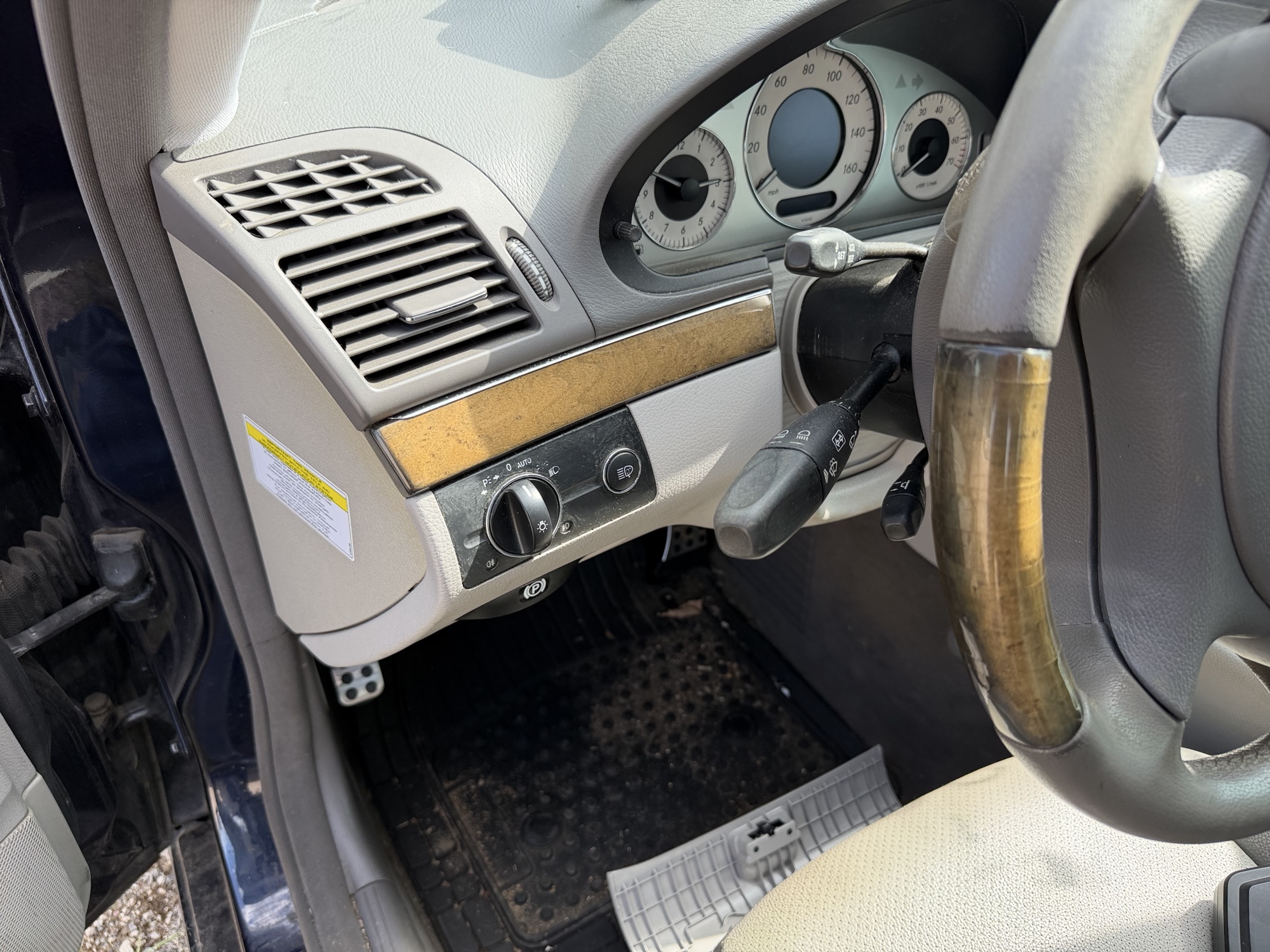 2008 mercedes-benz e-class e350-luxury for sale near elk-river, minnesota 106283_37_left_of_steering_wheel.jpg