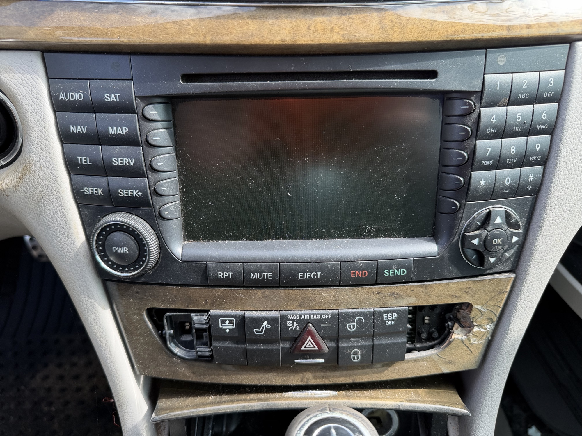 2008 mercedes-benz e-class e350-luxury for sale near elk-river, minnesota 106283_39_radio_closeup.jpg