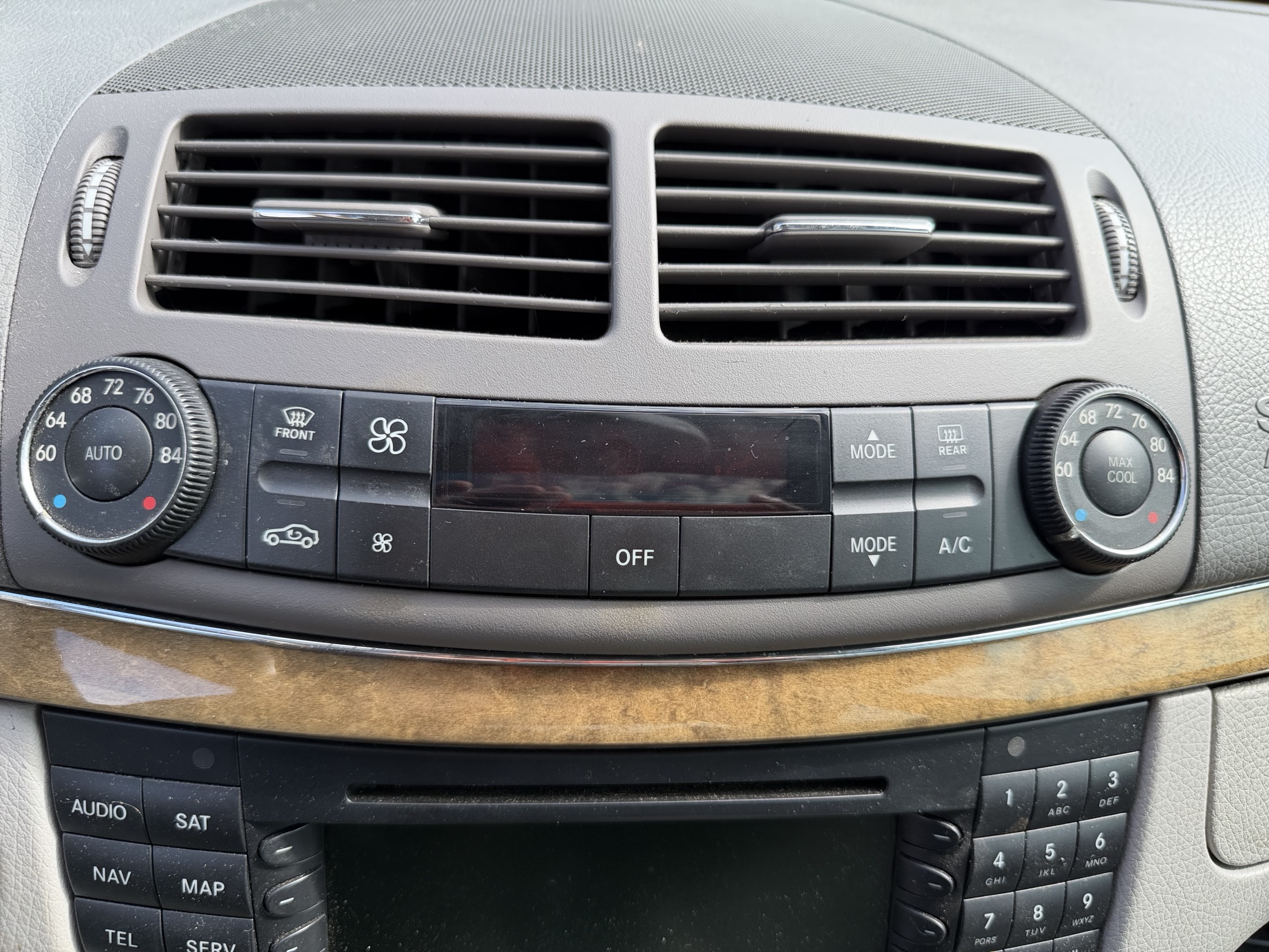 2008 mercedes-benz e-class e350-luxury for sale near elk-river, minnesota 106283_40_climate_control.jpg