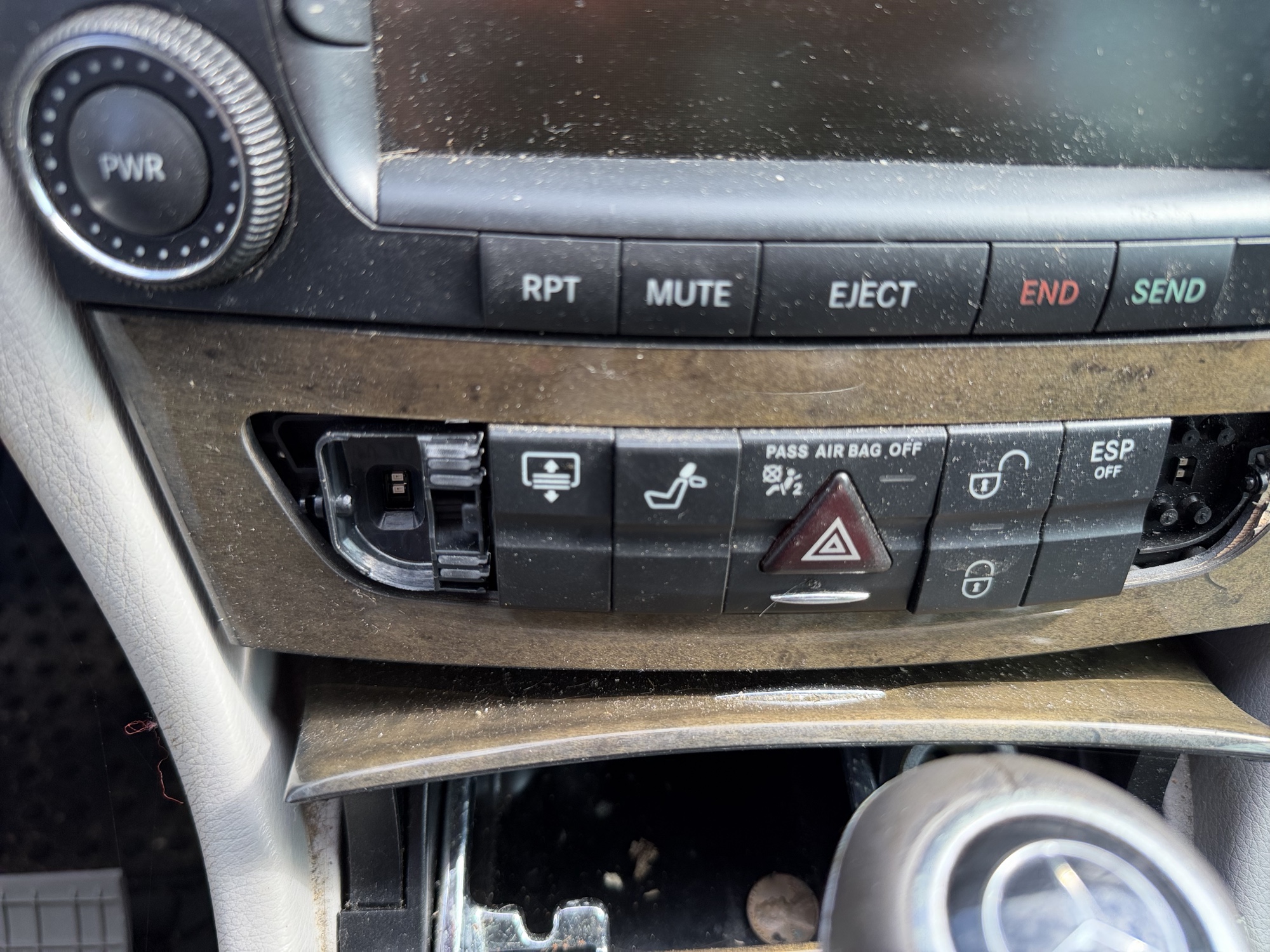 2008 mercedes-benz e-class e350-luxury for sale near elk-river, minnesota 106283_42_heated_seat_switches.jpg