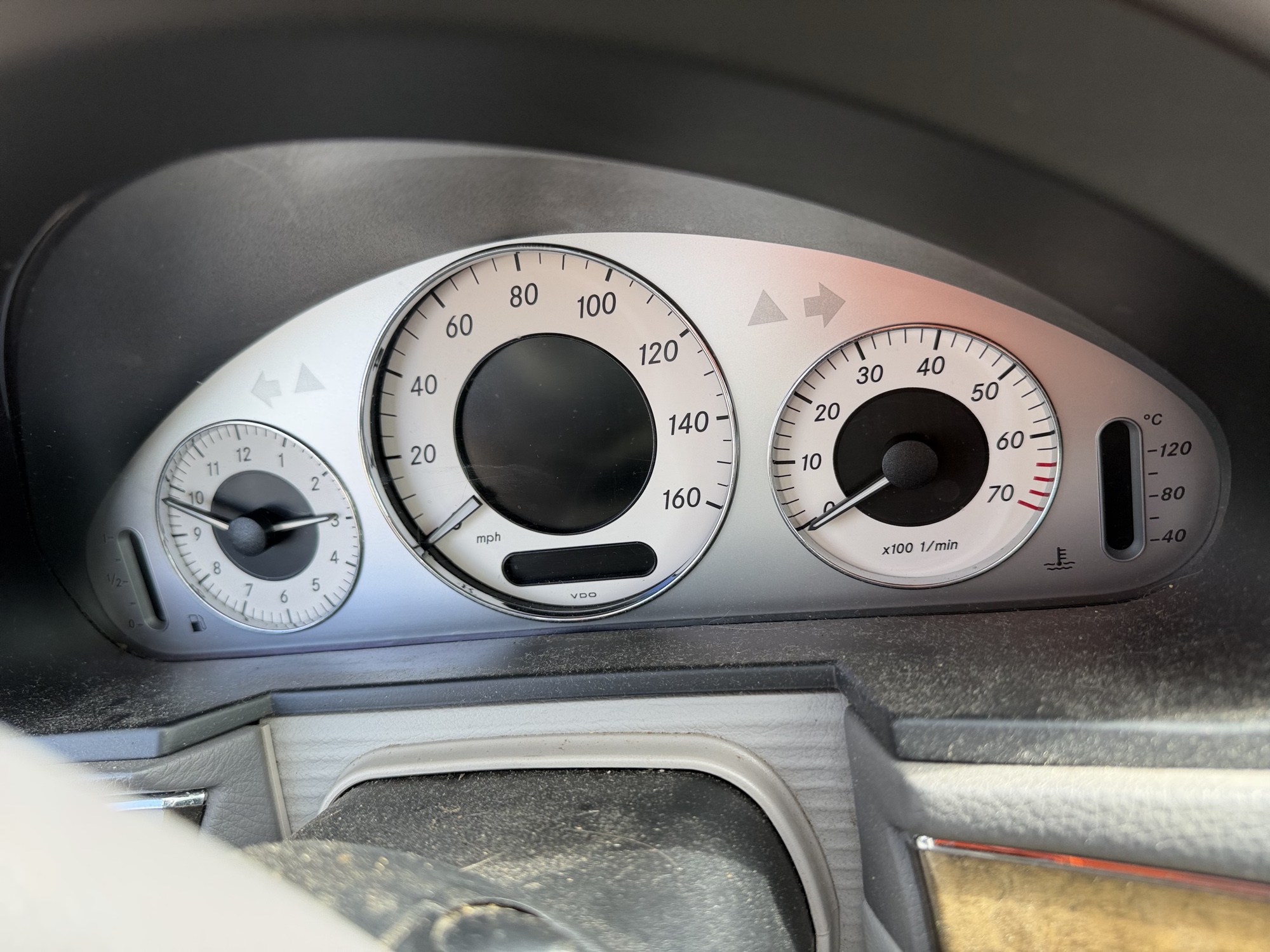 2008 mercedes-benz e-class e350-luxury for sale near elk-river, minnesota 106283_44_mileage_closeup.jpg