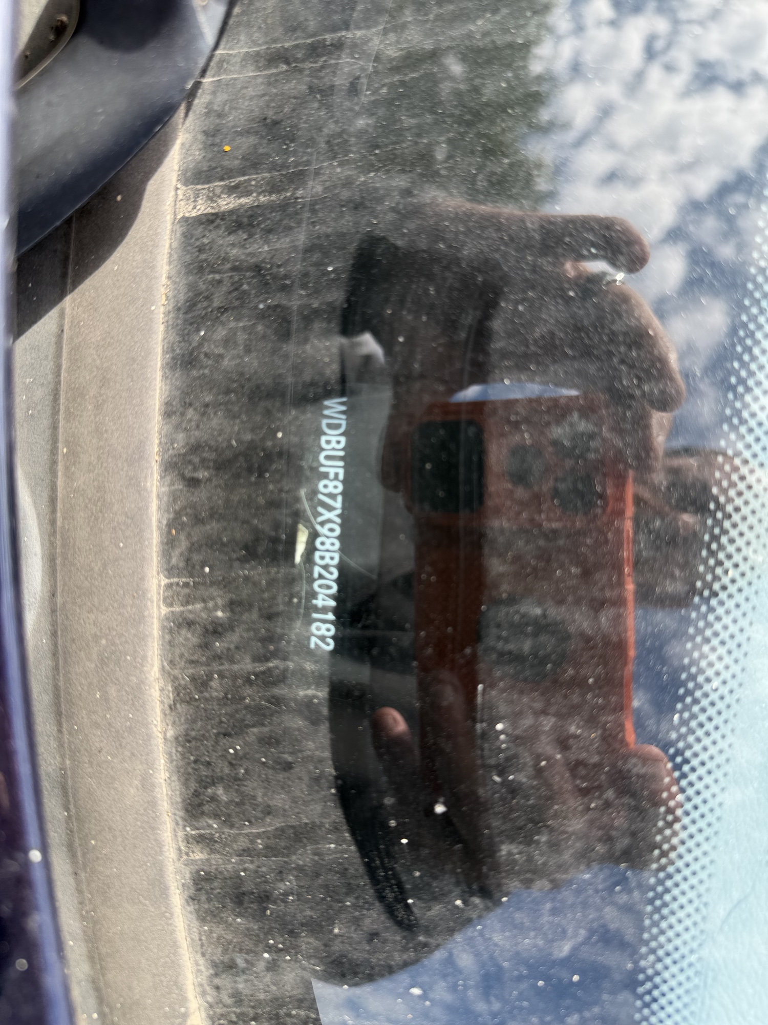 2008 mercedes-benz e-class e350-luxury for sale near elk-river, minnesota 106283_48_windshield_vin_plate.jpg