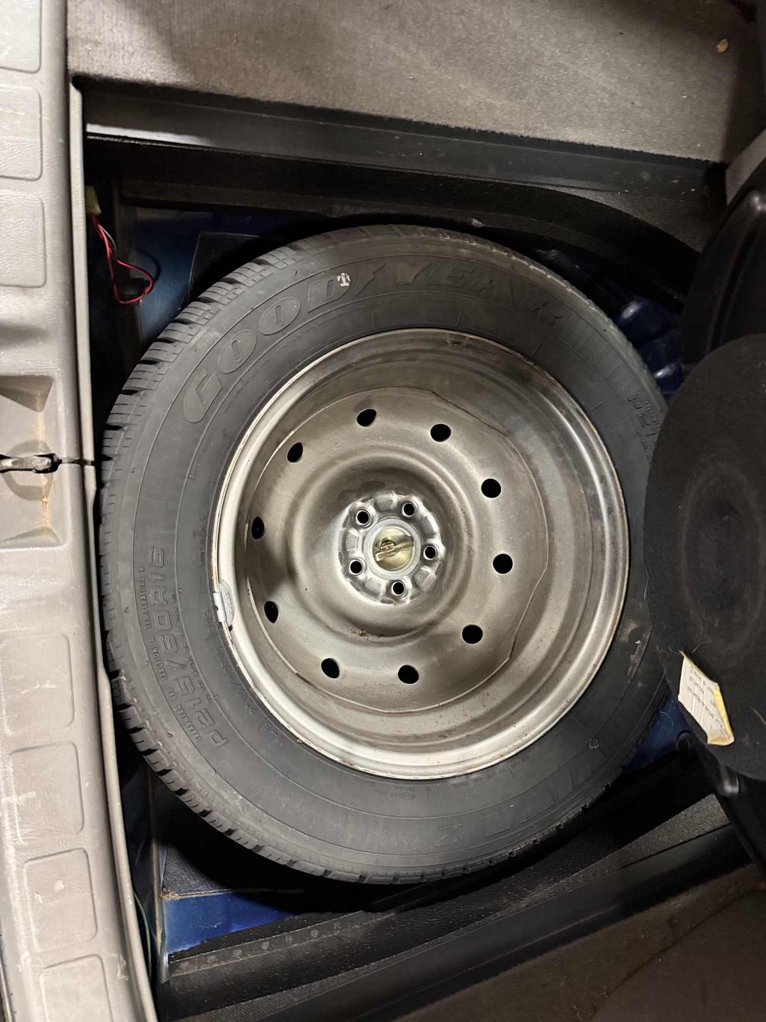 2002 subaru forester s with 147178 miles for sale near elk-river, minnesota 106294_27_spare_tire.jpg