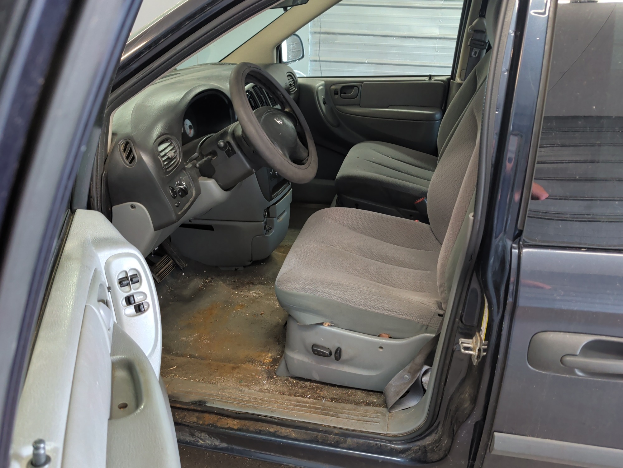 2007 dodge grand-caravan se with 257664 miles for sale near elk-river, minnesota 106297_22_driver_seat.jpg