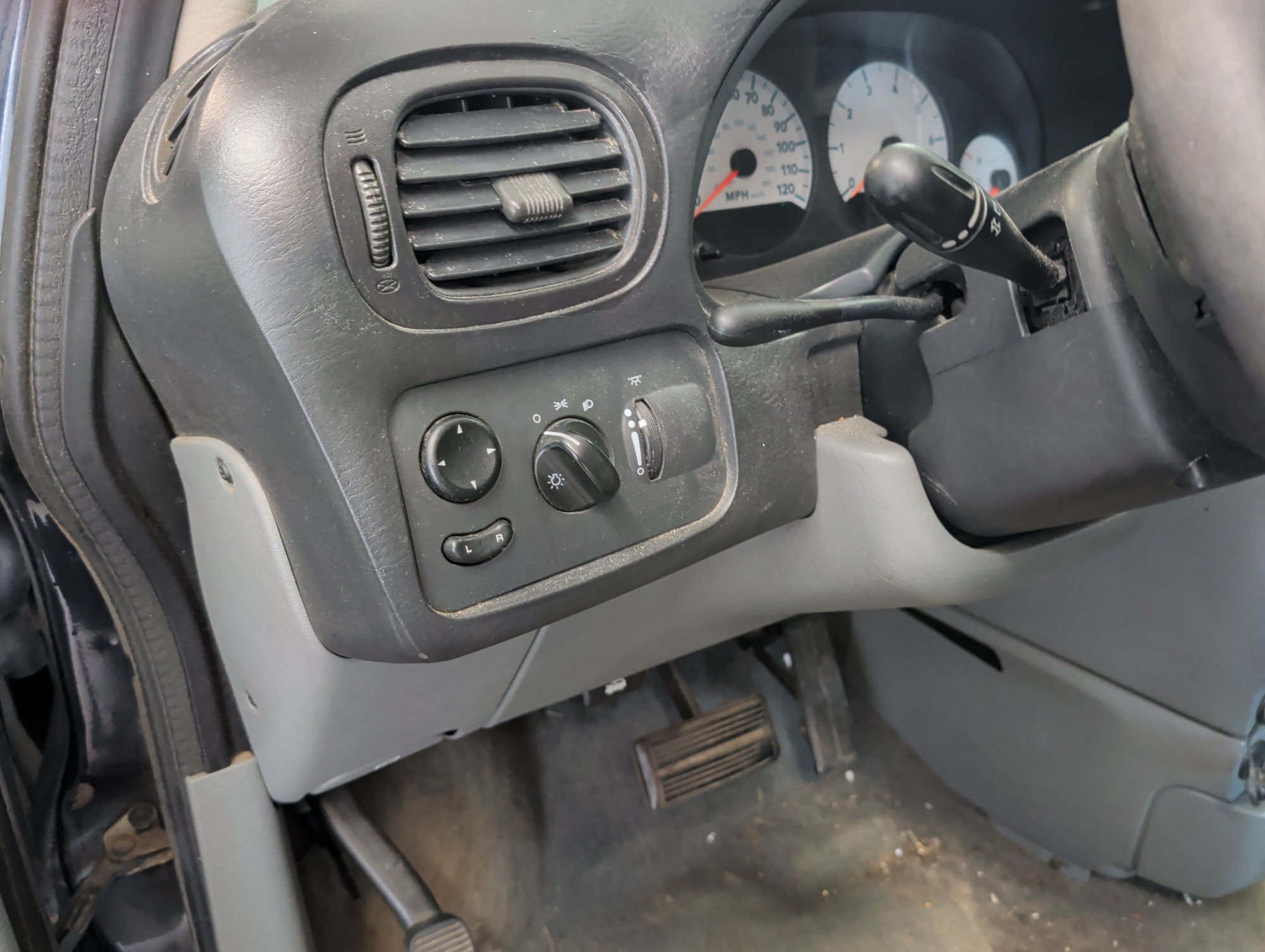 2007 dodge grand-caravan se with 257664 miles for sale near elk-river, minnesota 106297_37_left_of_steering_wheel.jpg