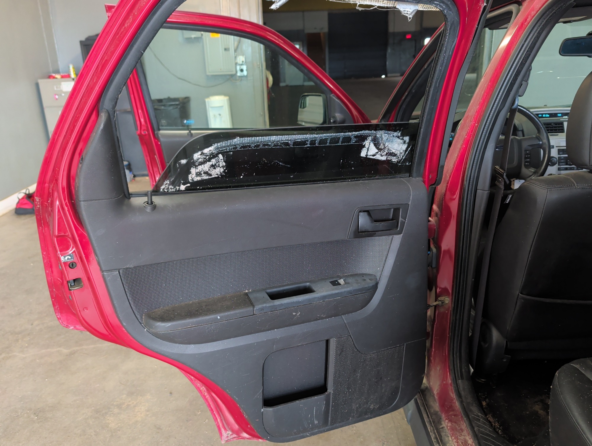 2011 ford escape xlt-fwd with 245967 miles for sale near elk-river, minnesota 106304_25_drv_rear_door_panel.jpg