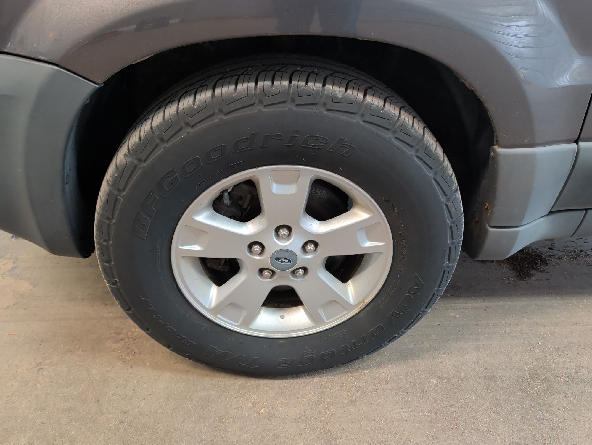 2005 ford escape xlt-4wd with 137067 miles for sale near elk-river, minnesota 106306_12_drv_front_wheel.jpg
