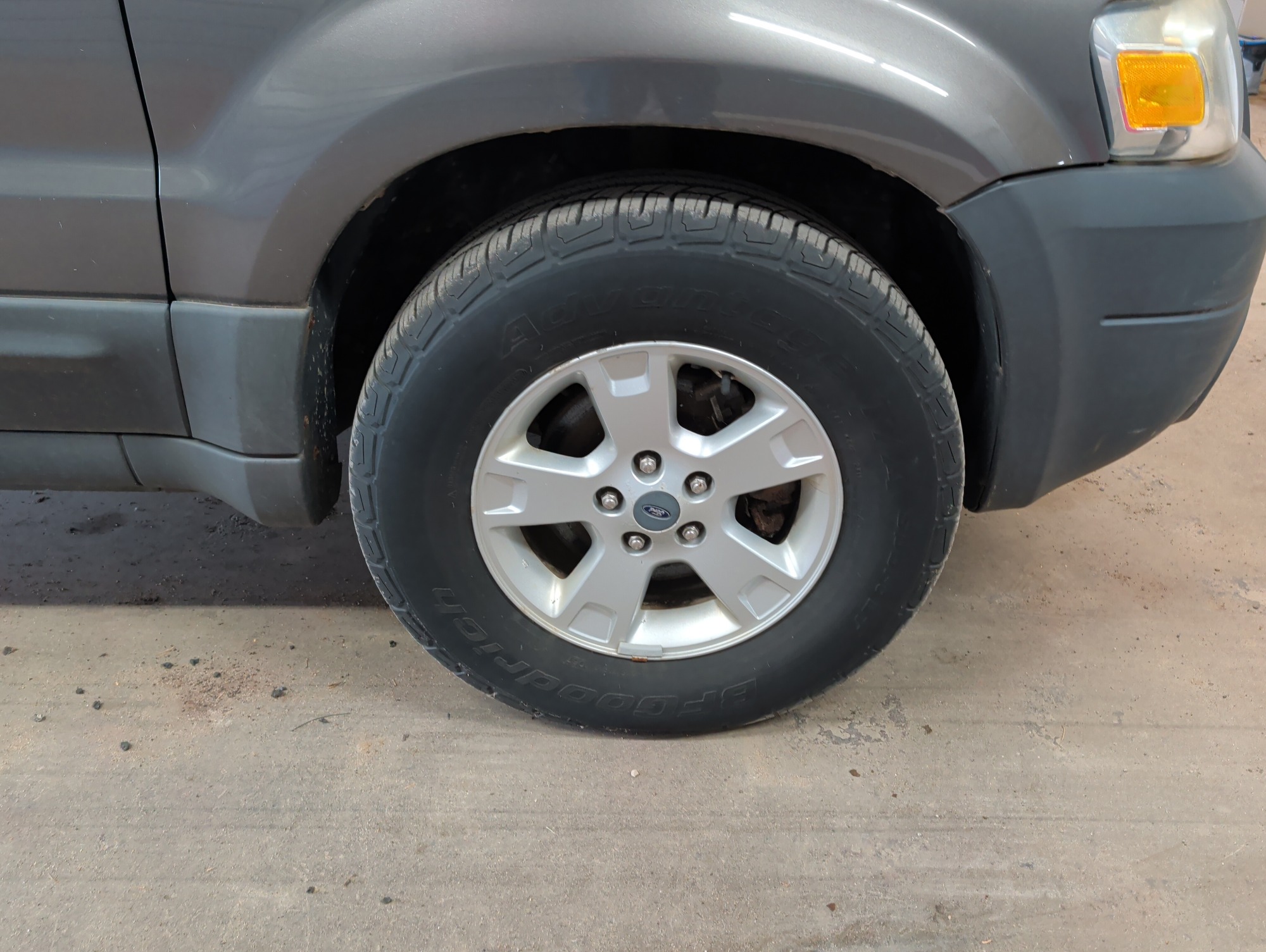 2005 ford escape xlt-4wd with 137067 miles for sale near elk-river, minnesota 106306_15_front_pass_wheel.jpg