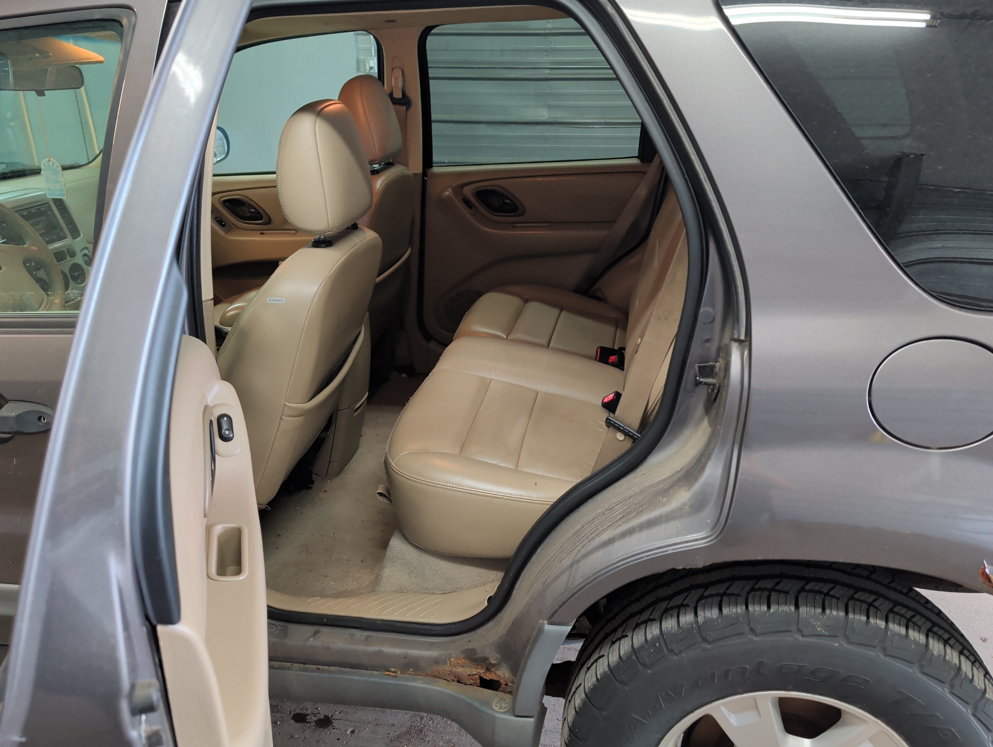 2005 ford escape xlt-4wd with 137067 miles for sale near elk-river, minnesota 106306_24_drv_rear_seat.jpg