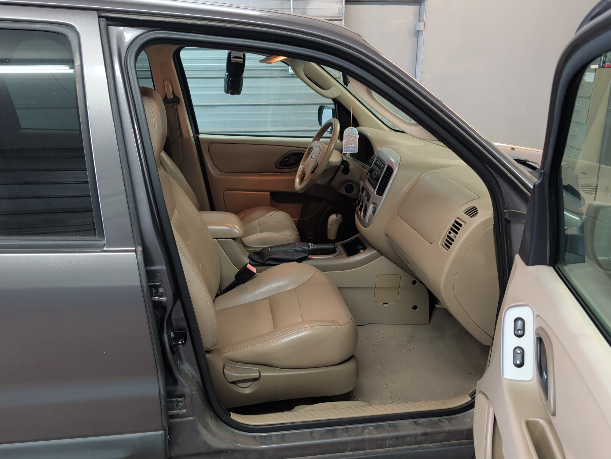 2005 ford escape xlt-4wd with 137067 miles for sale near elk-river, minnesota 106306_31_passenger_seat.jpg