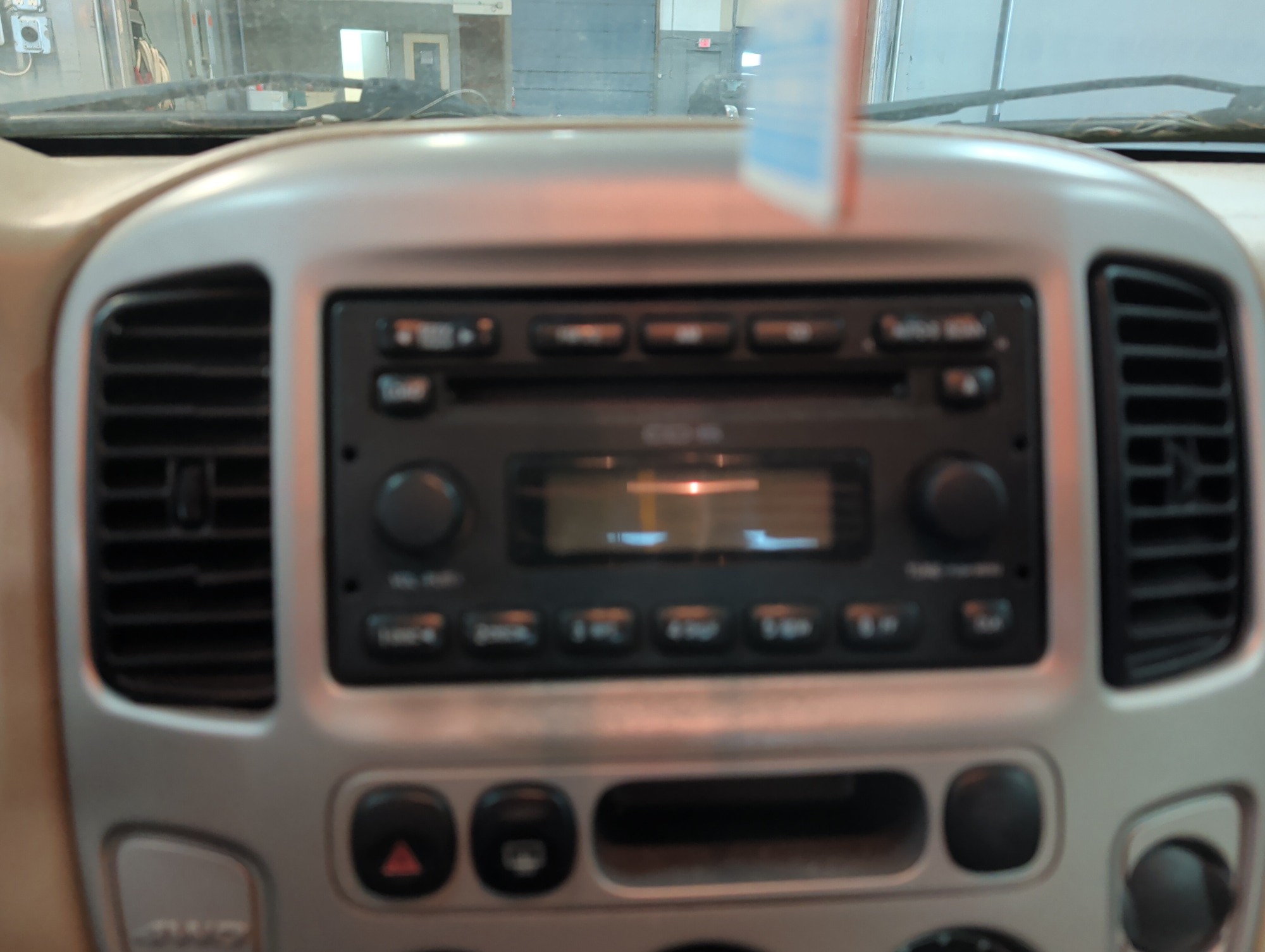 2005 ford escape xlt-4wd with 137067 miles for sale near elk-river, minnesota 106306_39_radio_closeup.jpg